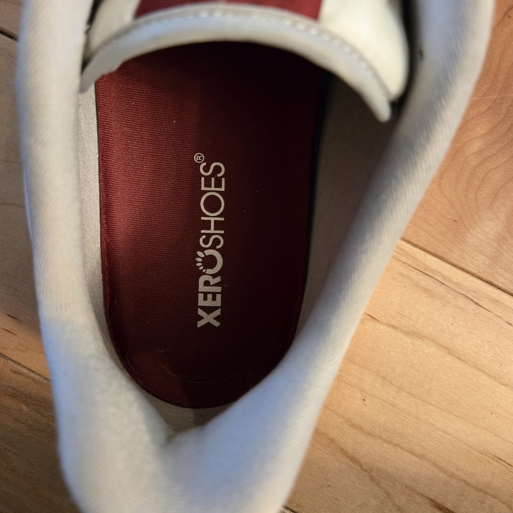 Xero Size 9 Wynn Sneakers - Picture 6 of 8